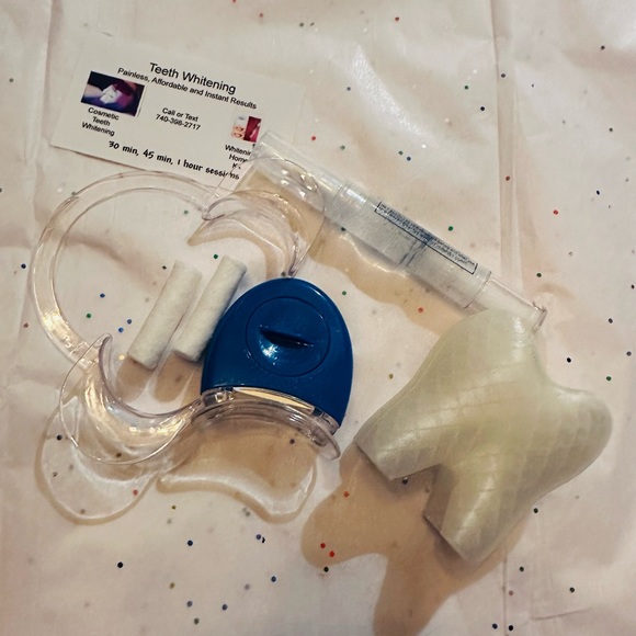 Professional Teeth Whitening Kit - Picture 2 of 3